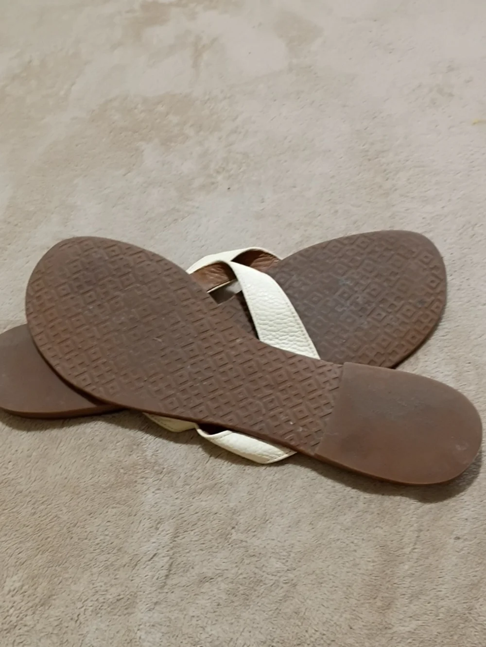Tory Burch Cream Leather Strap Sandals with Gold Logo.Very good condition